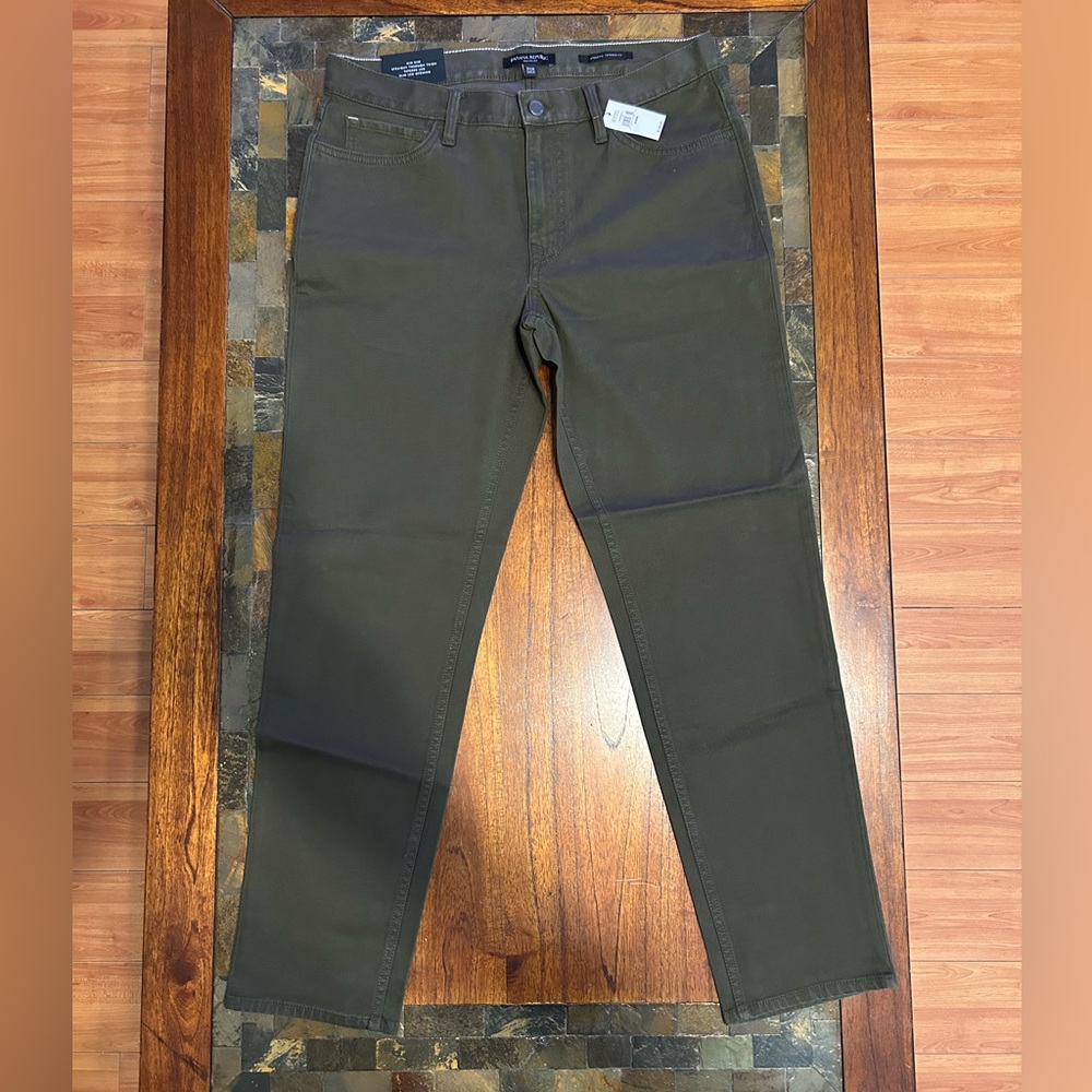 Banana Republic Men's Dark Green Athletic Tapered fit Traveler Pants 31x30